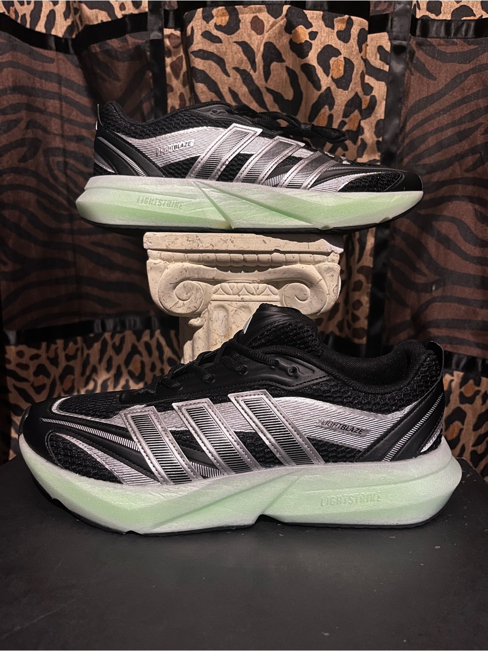Adidas Lightblaze Glow Blk/Metallic Sz 10.5m Excellent Cond No Box